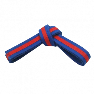 3. Kup: Ein gebundener Taekwondo Gürtel mit den Farben Blau und Rot