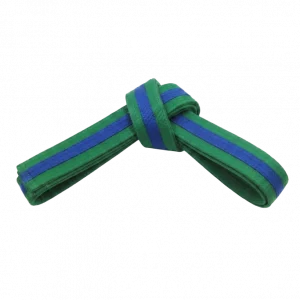 5. Kup: Ein gebundener Taekwondo Gürtel mit den farben Grün und Blau