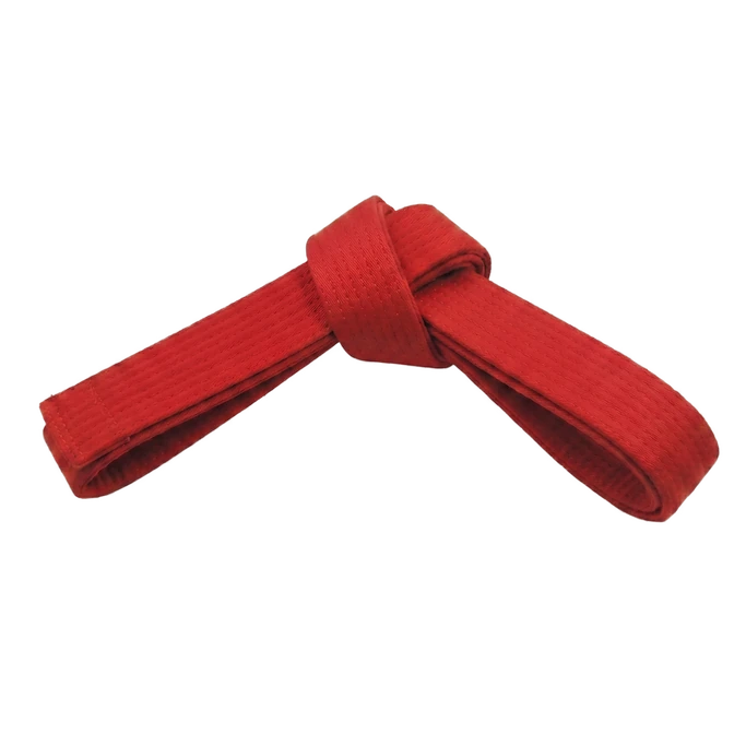 Roter Taekwondo-Gurt, symbolisiert große Kraft, die durch Respekt kontrolliert wird.